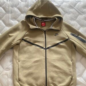 Olive Nike Tech Fleece